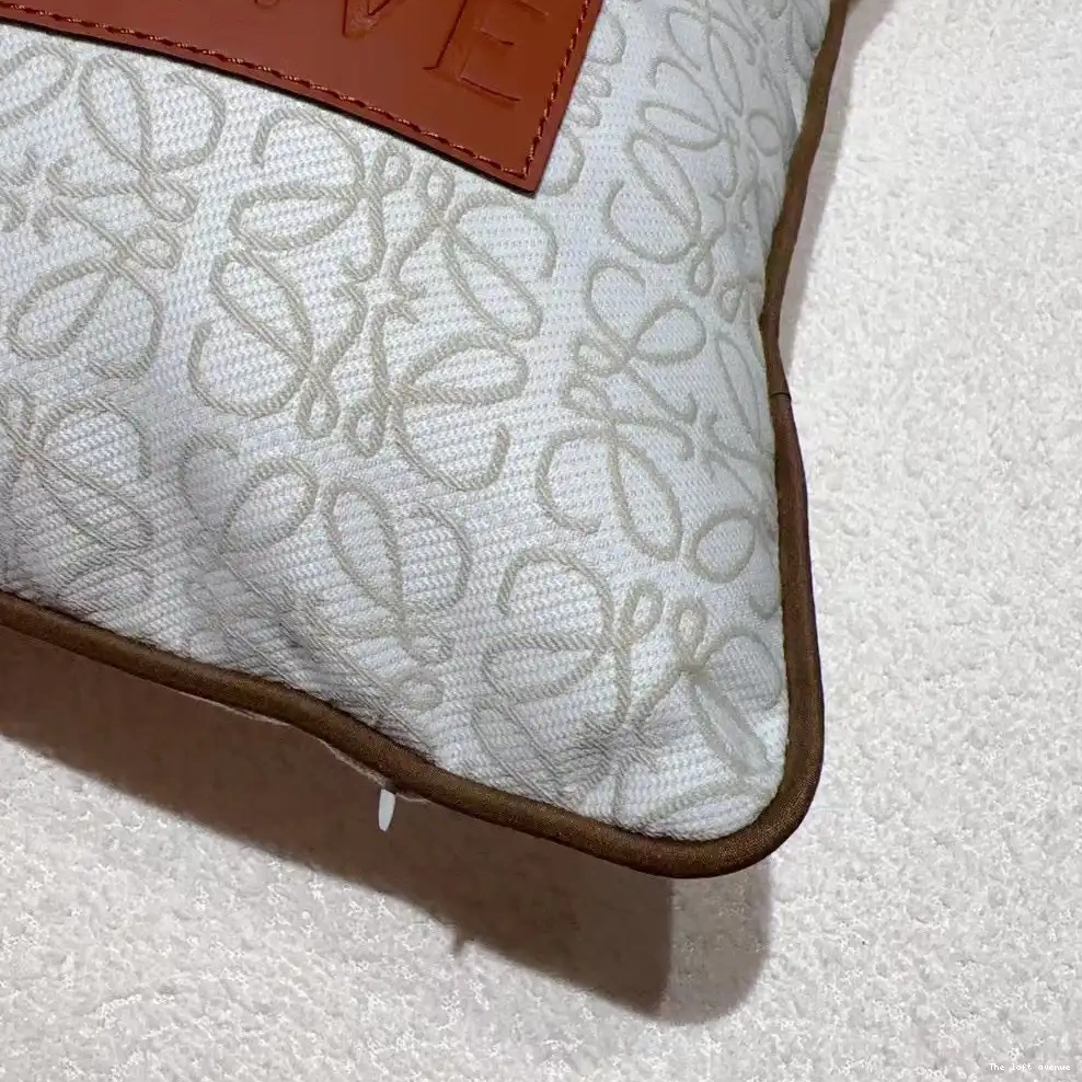 LOEWE PILLOW THROW 0503